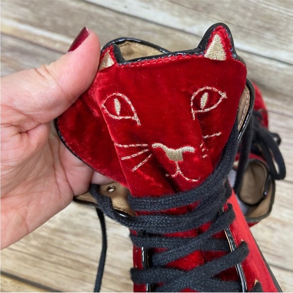 🐾✨ CHARLOTTE OLYMPIA “Purrfect” Red Velvet High-Top Sneakers – Size 8.5 ✨🐾 - Picture 8 of 10